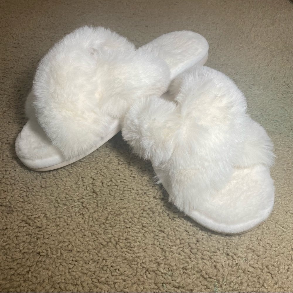 Super Soft Open-Toed Slippers (women’s 9-10)